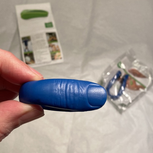 Set of 2 Acupressure Clips relieves tension/migraines, size small - Picture 6 of 11